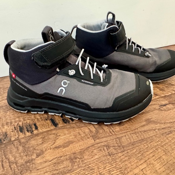 On Cloud Cloudhero Mid Waterproof Shoes Black Gray Kids Size 13 - Picture 1 of 8